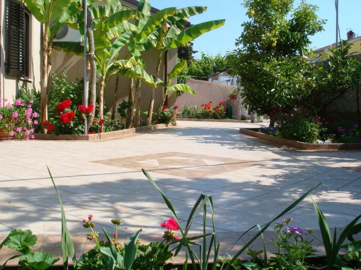 Apartmani Lili Mali Lošinj Dış mekan fotoğraf